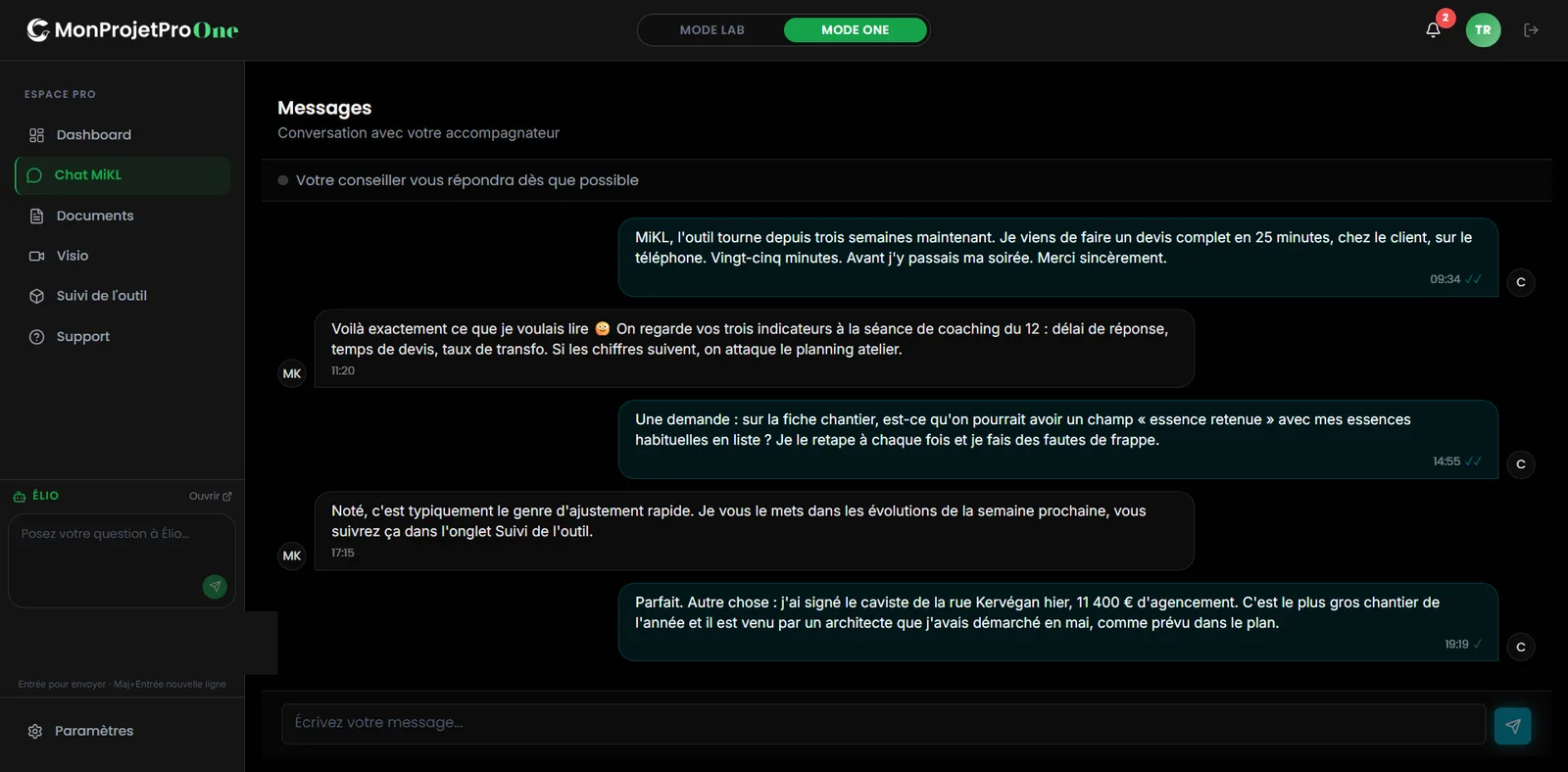 Le chat de l'espace One : une conversation avec le coach après la livraison de l'outil